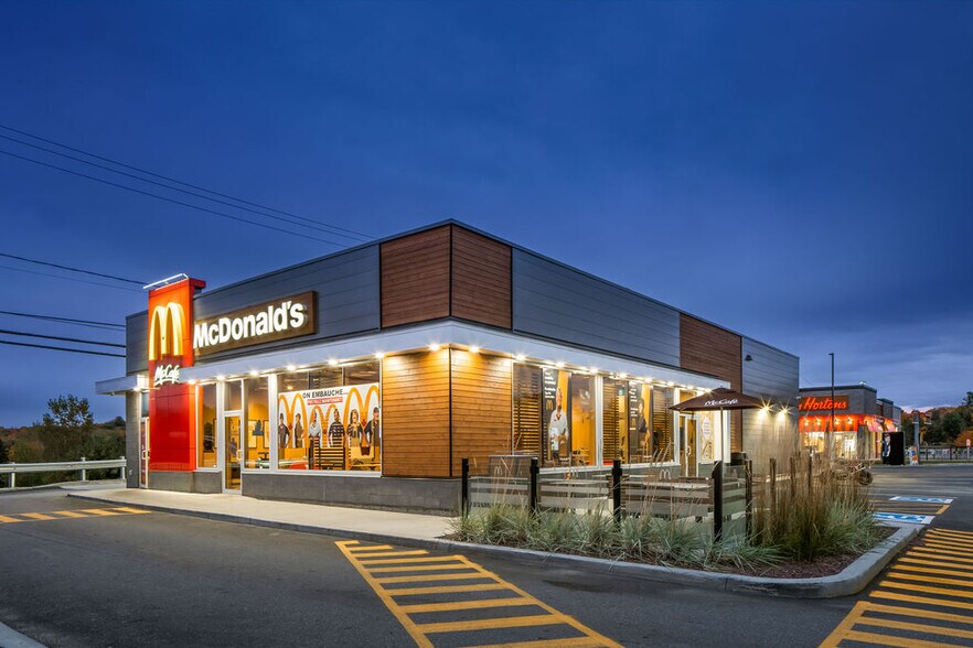 More Photos Of 415-455 Montée De La Source, Cantley Restaurant For Lease