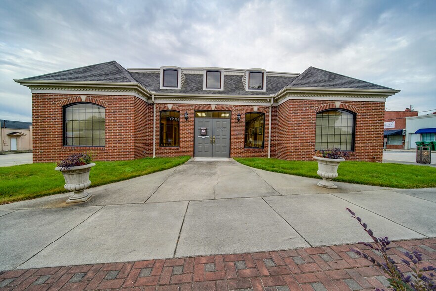 More Photos Of 322 S Main St, Lancaster Medical For Sale