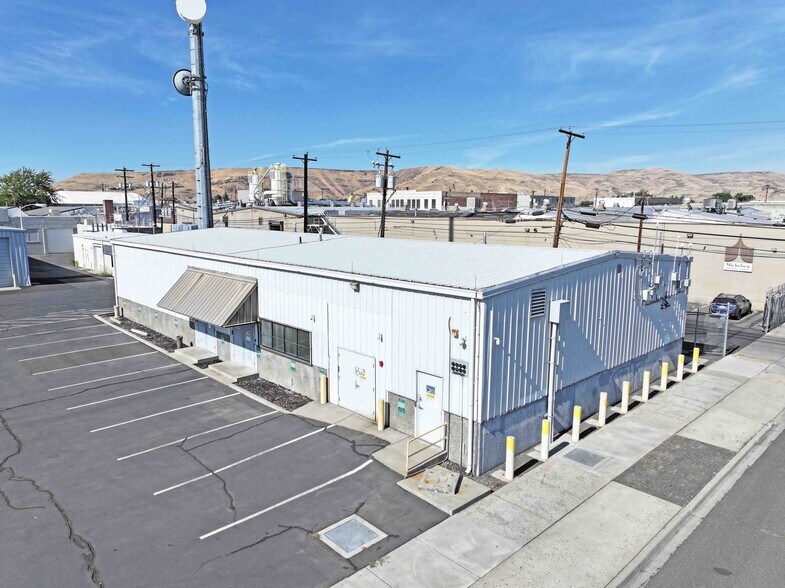 More Photos Of 215 N 3rd Ave, Yakima Office For Sale