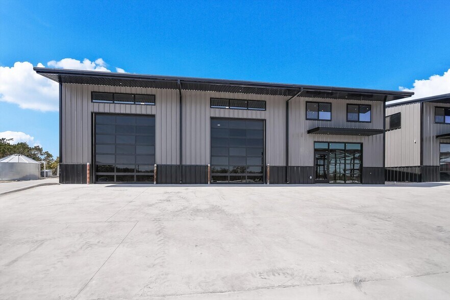 More Photos Of 451 Farrell Rd, Dripping Springs Light Distribution For Sale