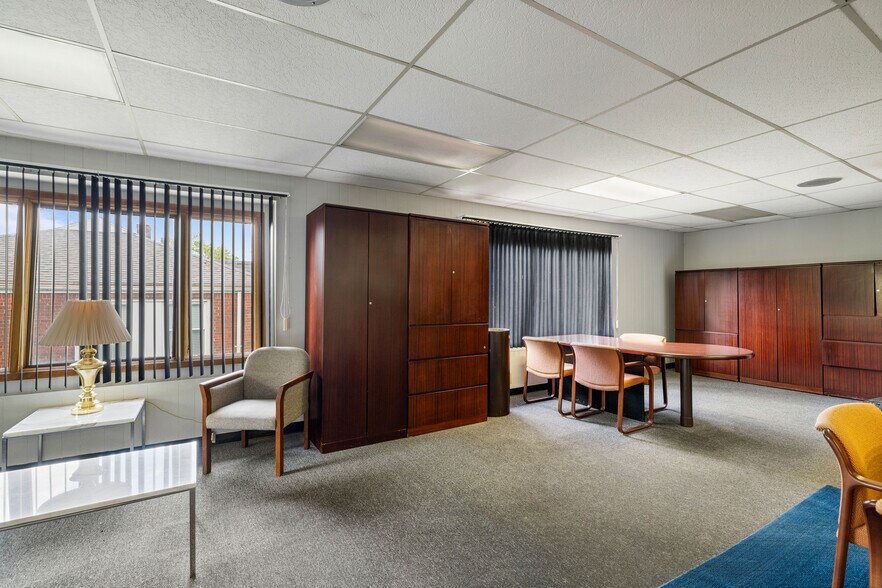 More Photos Of 6351 Transit Rd, Lancaster Office For Sale