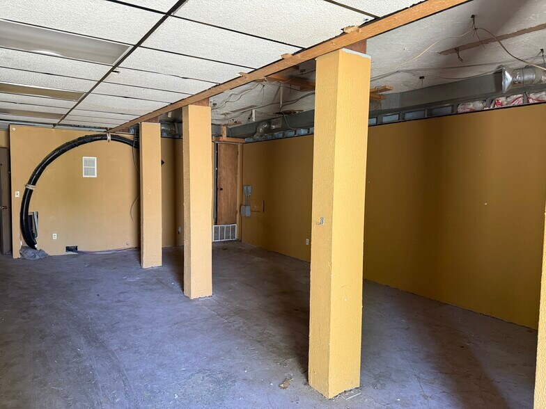More Photos Of 1570 S High St, Columbus Storefront Retail Residential For Sale