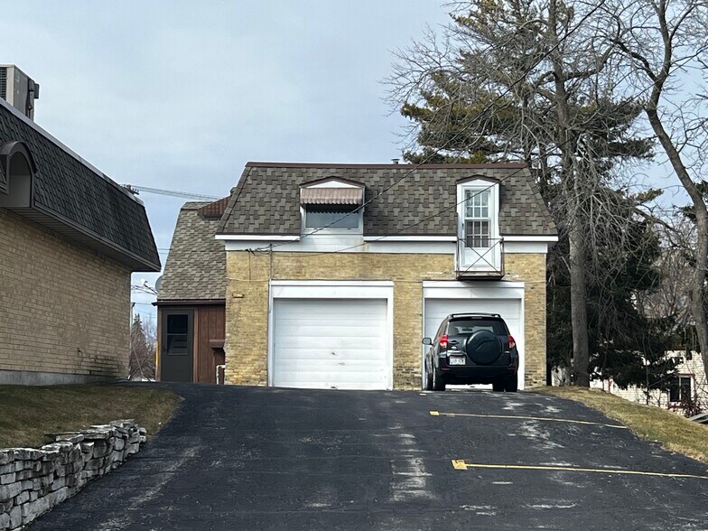 More Photos Of 1122 S 8th St, Manitowoc Loft Creative Space For Sale