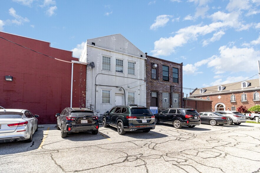 More Photos Of 118 W Clark St, Crown Point Office Residential For Sale