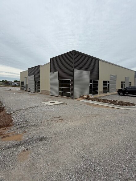 Primary Photo Of 2420 S 8th St, Rogers Flex For Lease