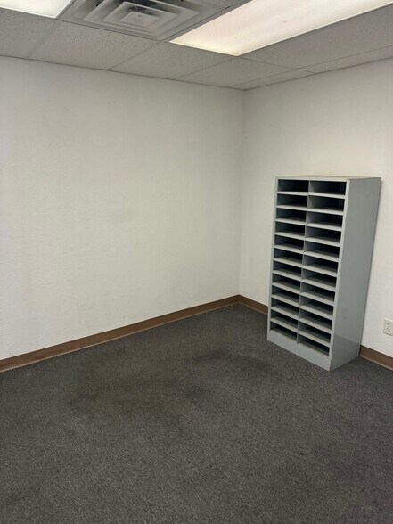 More Photos Of 825 Southway Cir, Fort Worth Flex For Lease