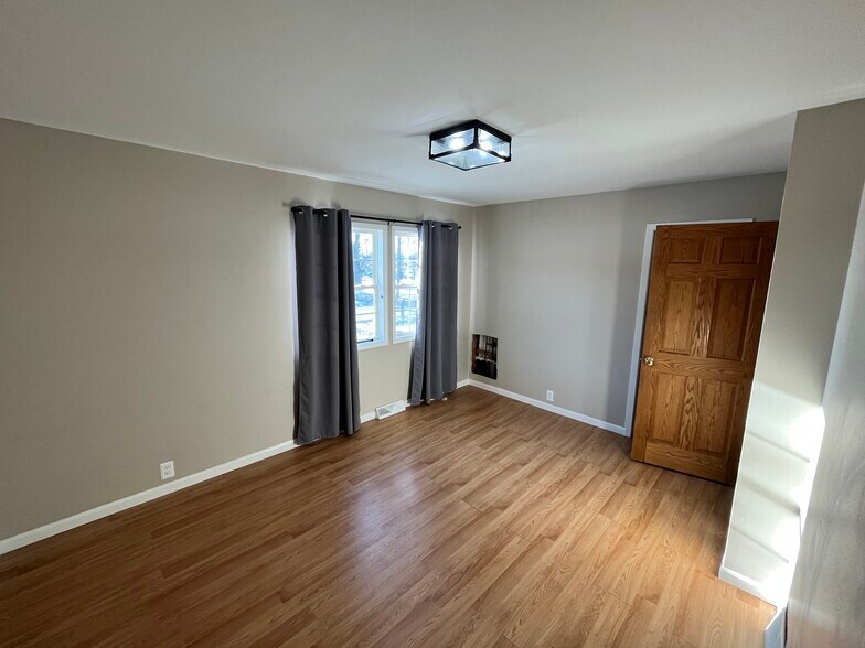 More Photos Of 260 Calumet St, Oswego Office For Sale