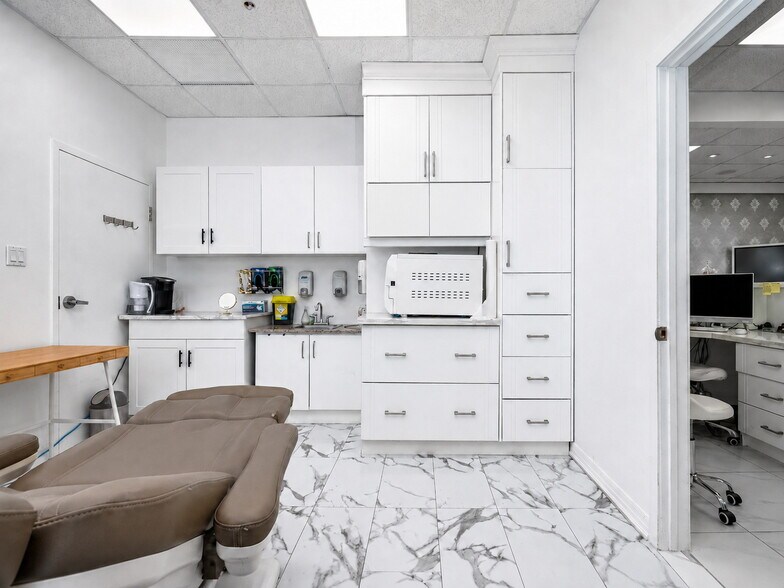 More Photos Of 1650 Elgin Mills Rd E, Richmond Hill Medical For Sale