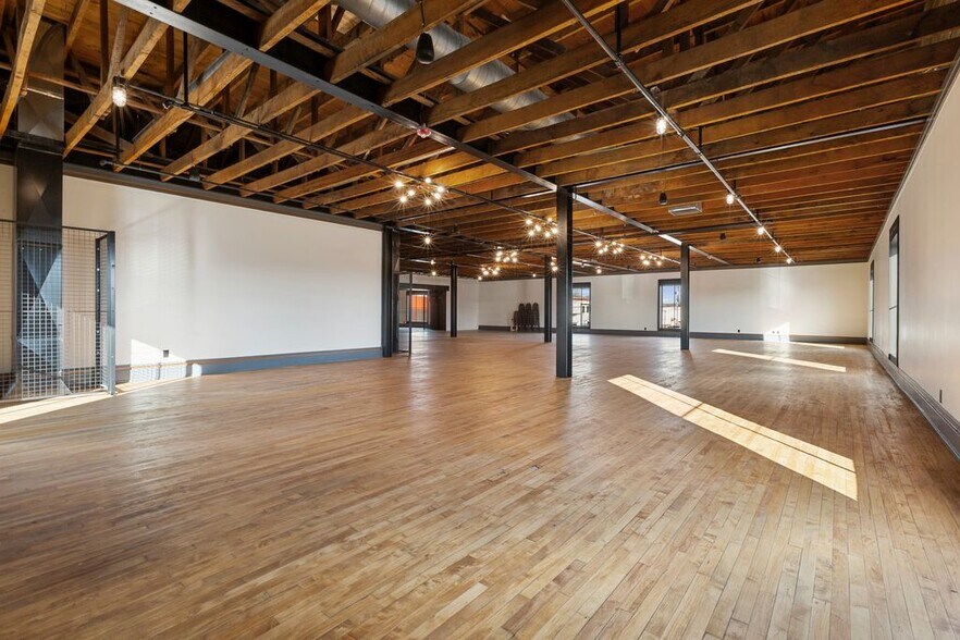 More Photos Of 100 Saint Louis Ave, Seymour Office For Sale