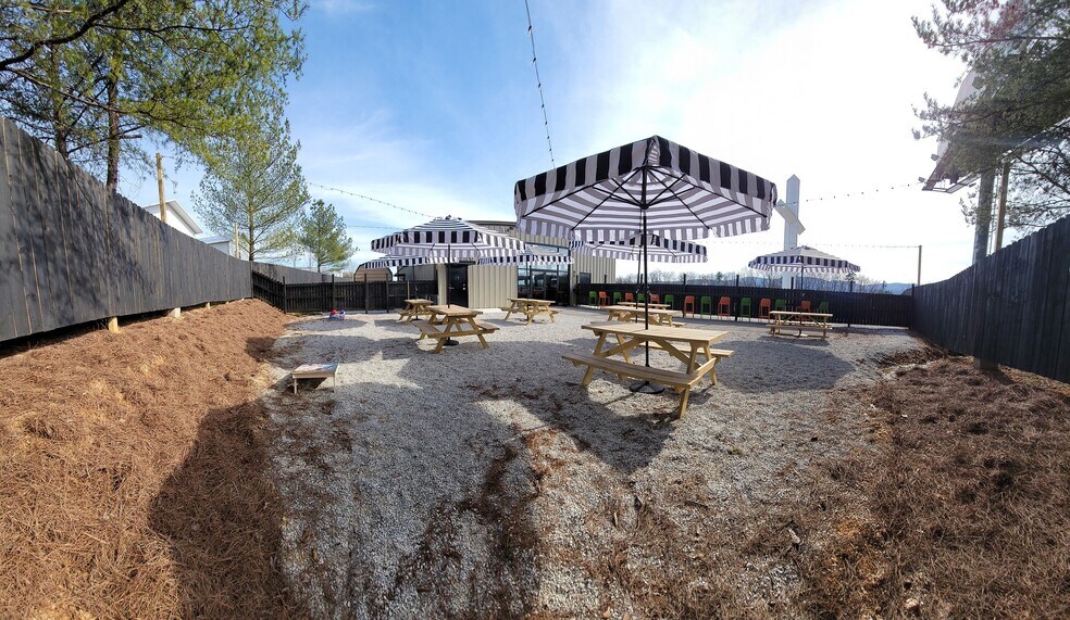 More Photos Of 277 Luther Seiber Blvd, Pioneer Restaurant For Sale