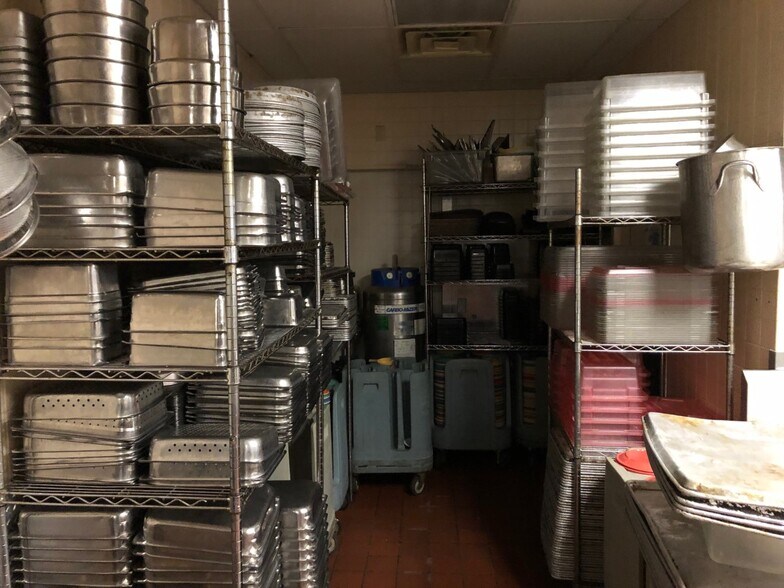 More Photos Of 2613 E Clairemont Ave, Eau Claire Restaurant For Lease