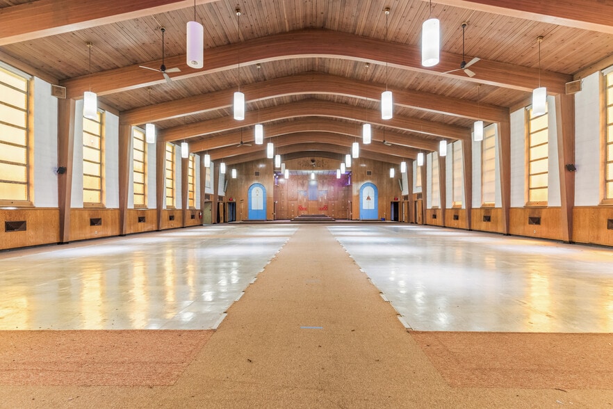More Photos Of 26123 McDonald St, Dearborn Heights Religious Facility For Lease