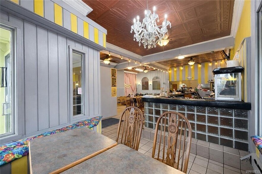More Photos Of 1701 Pine Ave, Niagara Falls Restaurant For Sale