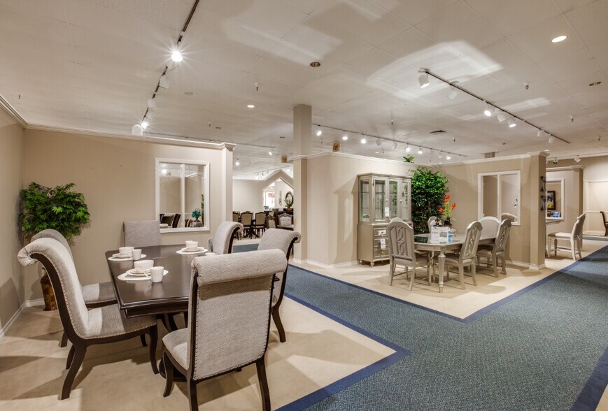 More Photos Of 3910 W Camp Wisdom Rd, Dallas Storefront For Sale