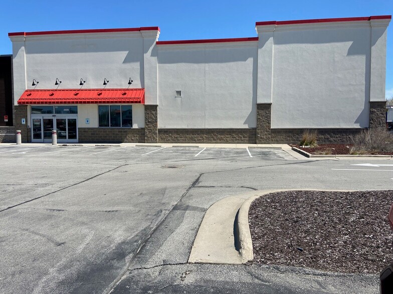 Primary Photo Of 2609 S Oneida St, Green Bay Freestanding For Lease