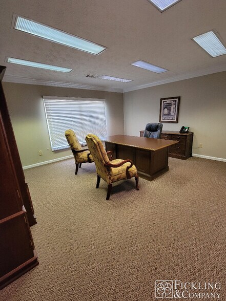 More Photos Of 102 Lois Dr, Warner Robins Office For Lease