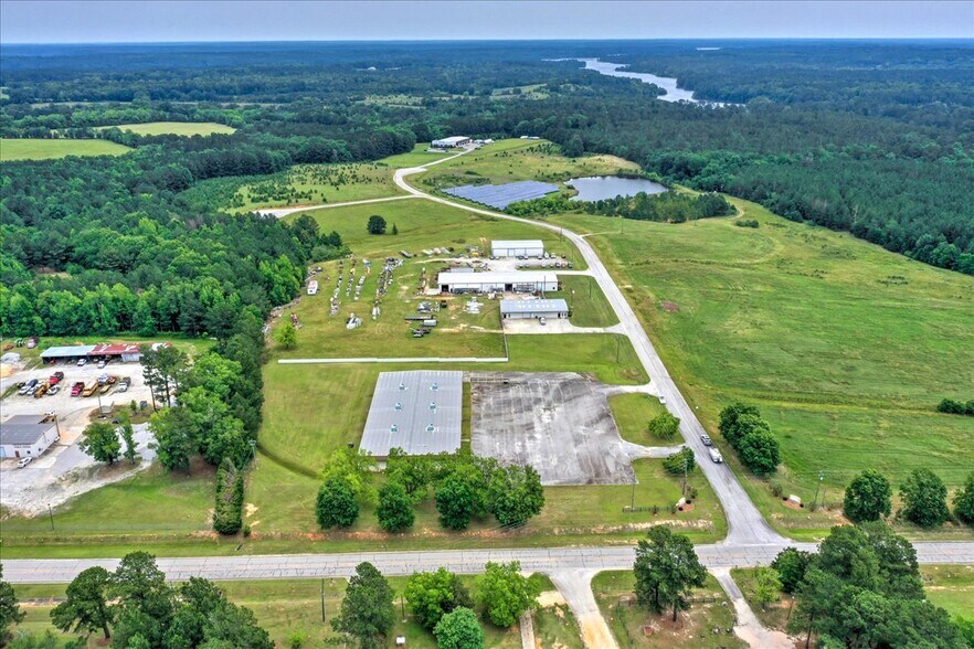 More Photos Of 1002 Commerce, Lincolnton Distribution For Sale