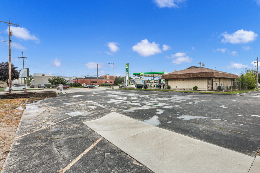 More Photos Of 2904 Calumet Ave, Manitowoc Auto Salvage Facility For Sale