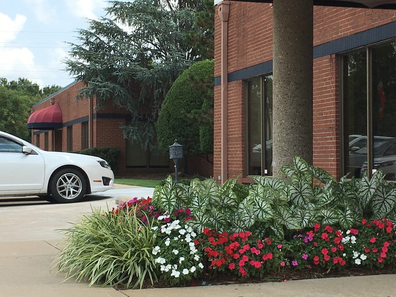 Primary Photo Of 6202 S Lewis Ave, Tulsa Office For Lease