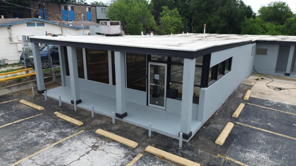 Primary Photo Of 2810 Hillcrest Dr, San Antonio Freestanding For Lease