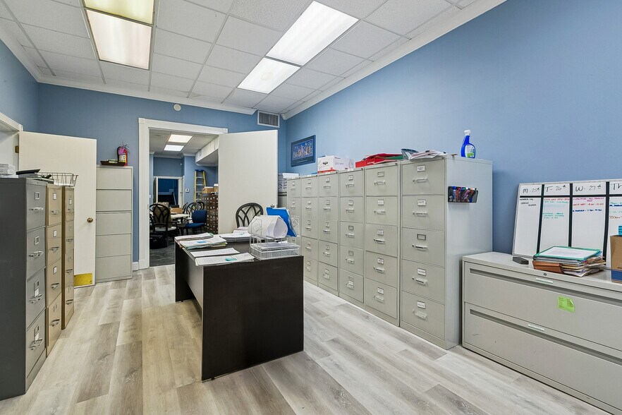 More Photos Of 2309 N Hullen St, Metairie Serviced Offices For Sale
