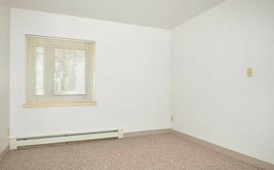 More Photos Of 208 2nd St NW, East Grand Forks Apartments For Sale