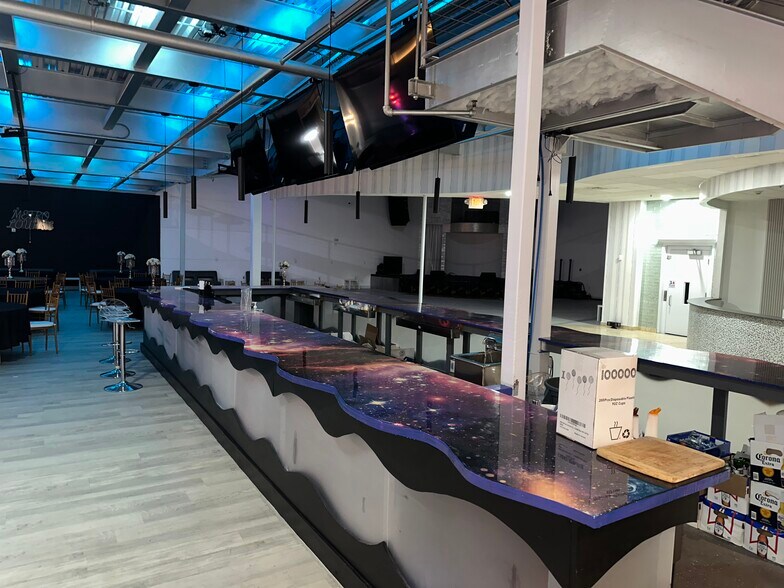 More Photos Of 6401-6445 Raleigh St, Orlando Freestanding For Lease
