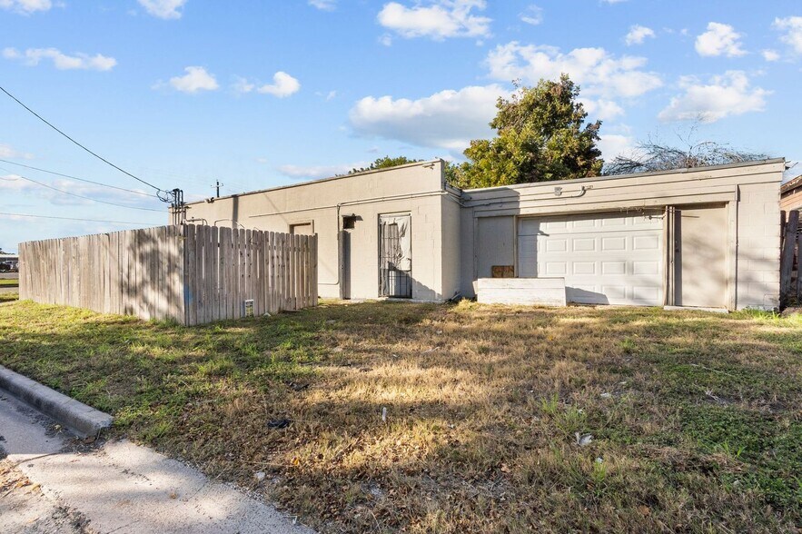 More Photos Of 102 9th St N, Texas City Apartments For Sale