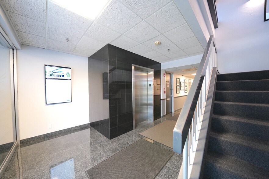 More Photos Of 1995 E Oakland Park Blvd, Fort Lauderdale Loft Creative Space For Lease