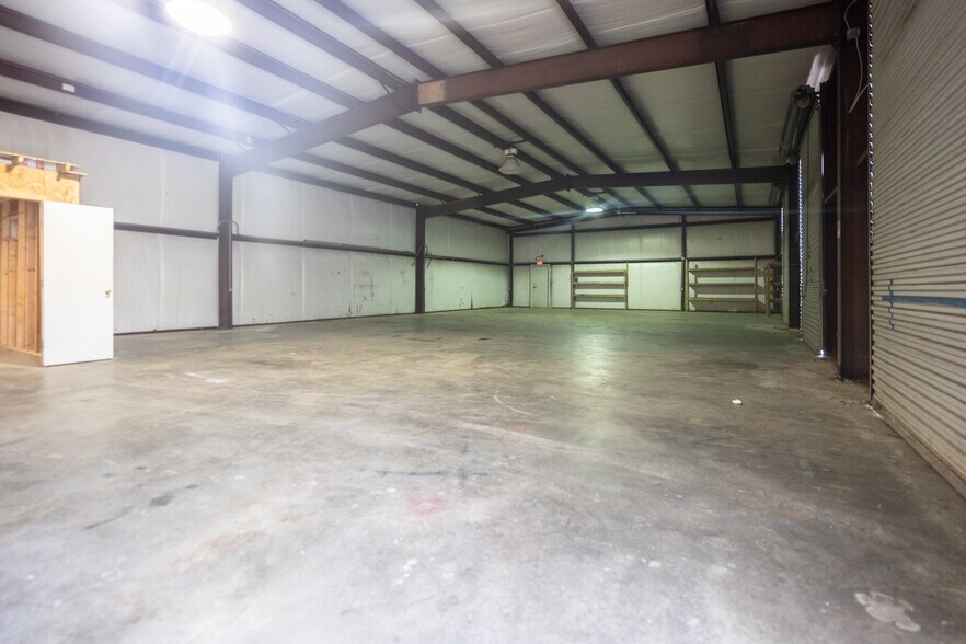 More Photos Of 3006 Air Park Rd, Fuquay Varina Warehouse For Lease