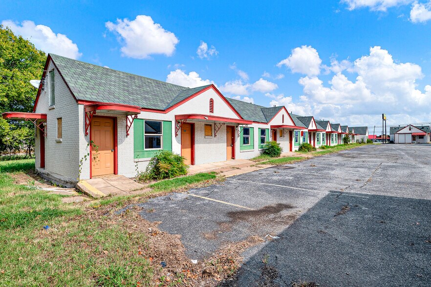 More Photos Of 2424 Texoma Pky, Sherman Office For Sale
