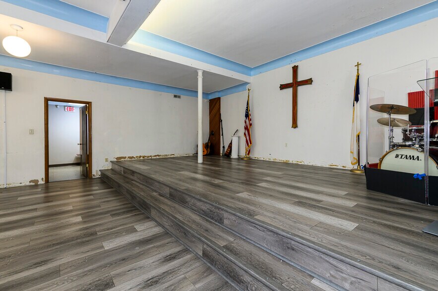 More Photos Of 4019 S Grand Blvd, Saint Louis Flex For Sale