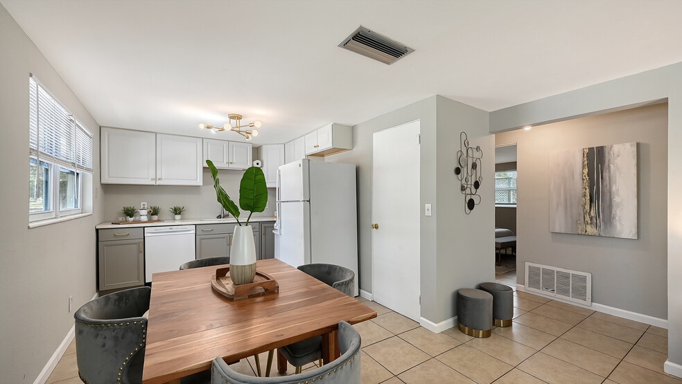 More Photos Of 1860 7th St, Sarasota Specialty For Sale