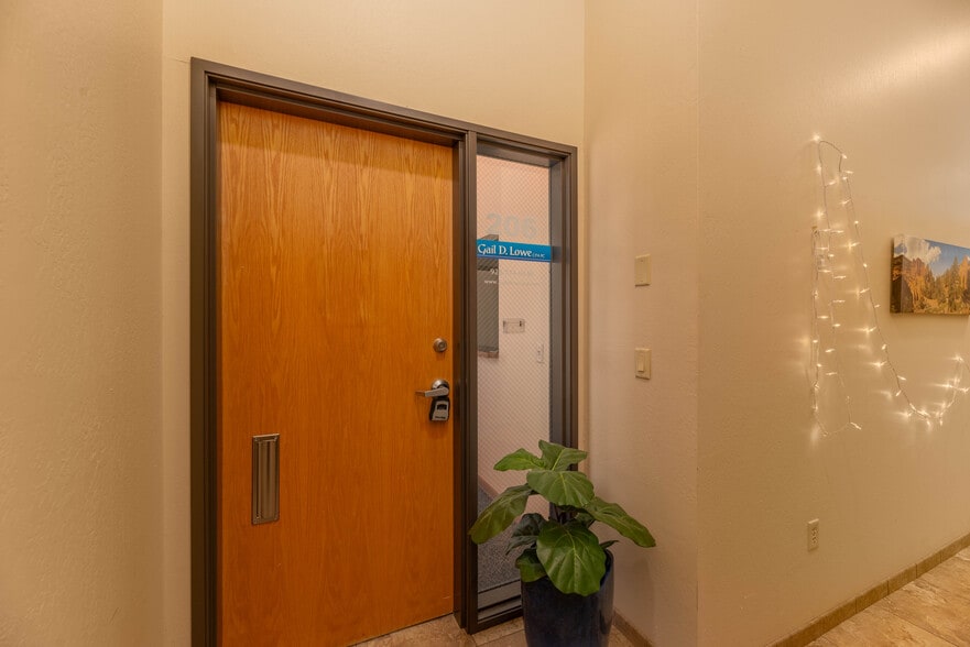 More Photos Of 1600 W University Ave, Flagstaff Medical For Sale
