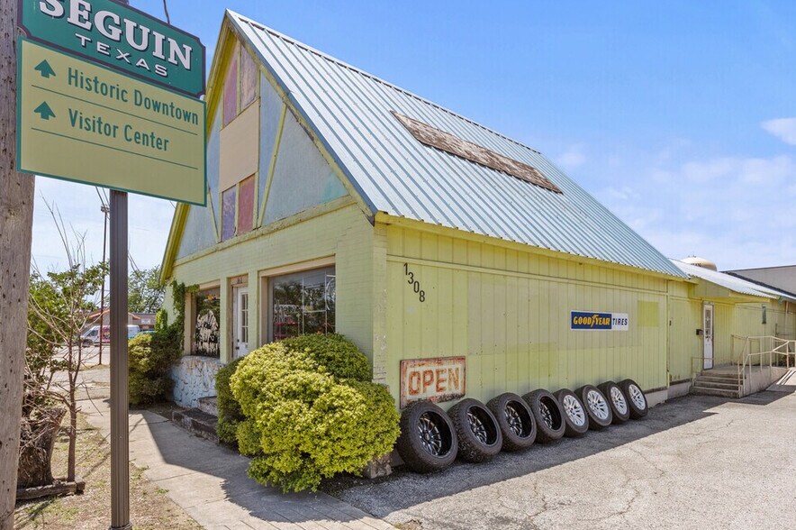 Primary Photo Of 1308 N Austin, Seguin Freestanding For Lease