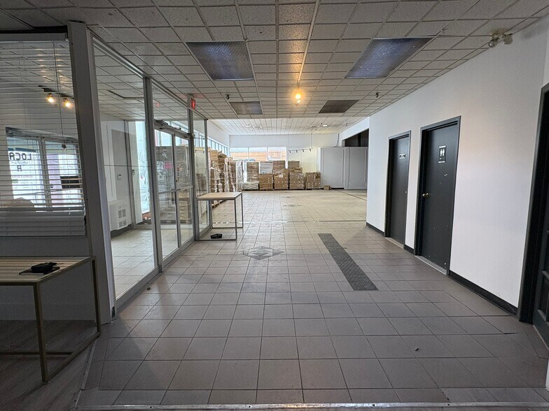 More Photos Of 1200 Pl Nobel, Boucherville General Retail For Lease