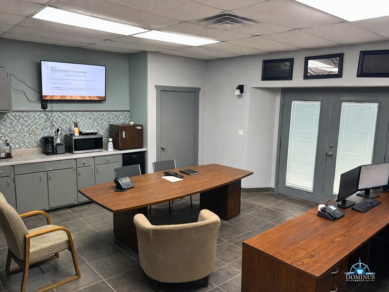 More Photos Of 122 Aviator Dr, Fort Worth Specialty For Lease