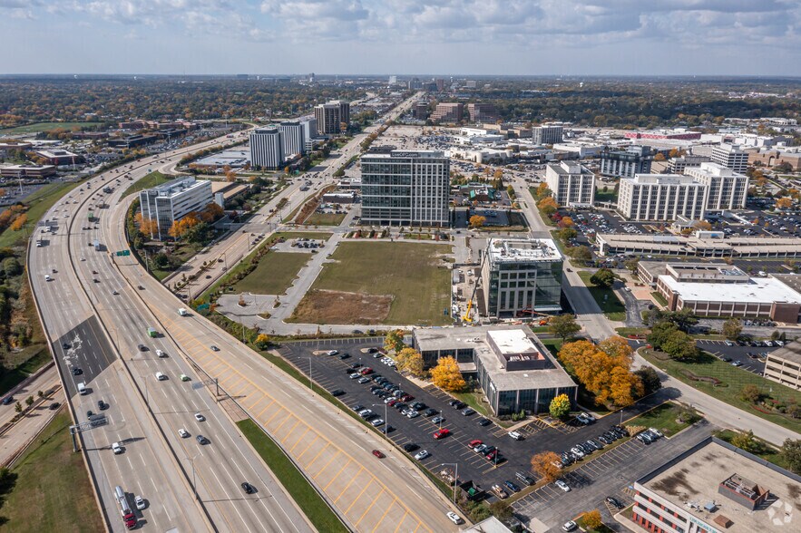 More Photos Of 903 Commerce Dr, Oak Brook Office For Lease