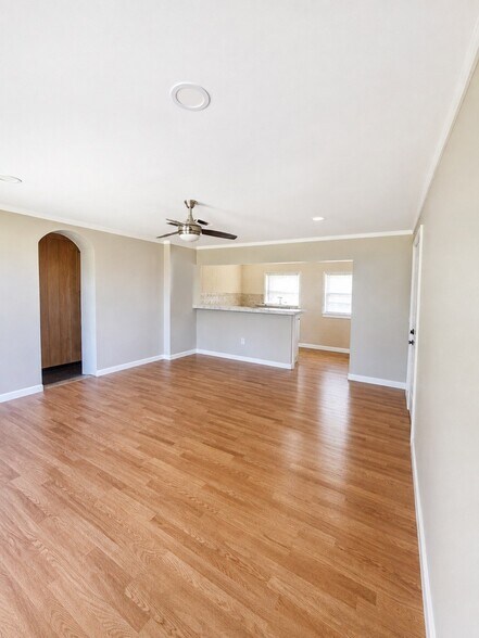 More Photos Of 731 S Market St, Lancaster General Retail For Sale