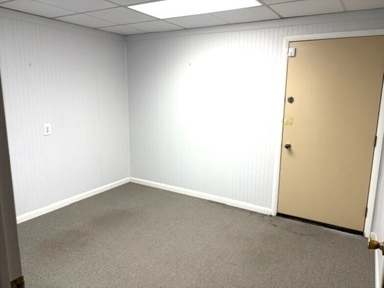 More Photos Of 1924 Allentown Rd, Lima Medical For Sale