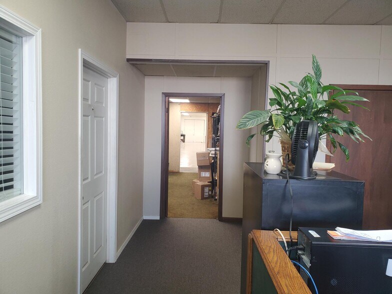 More Photos Of 124 E Jackson St, Hugo Office For Sale