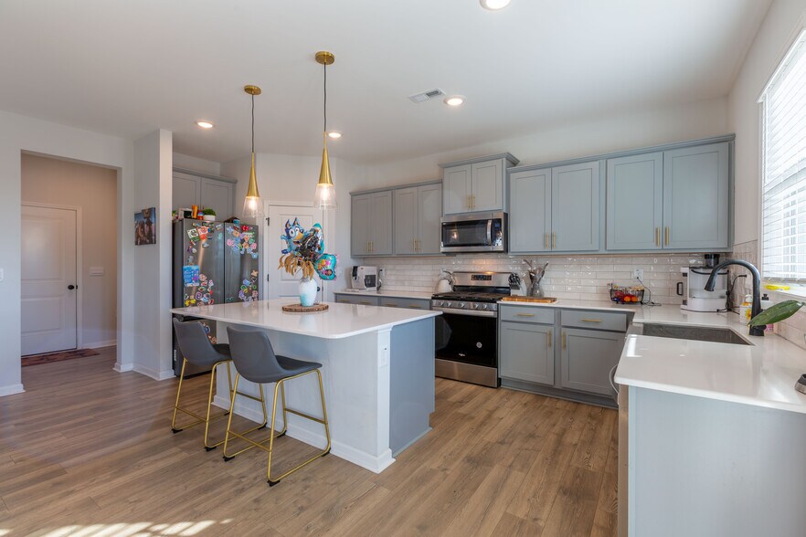 More Photos Of 1236 Shadow Shade Dr, Wake Forest Flex For Sale