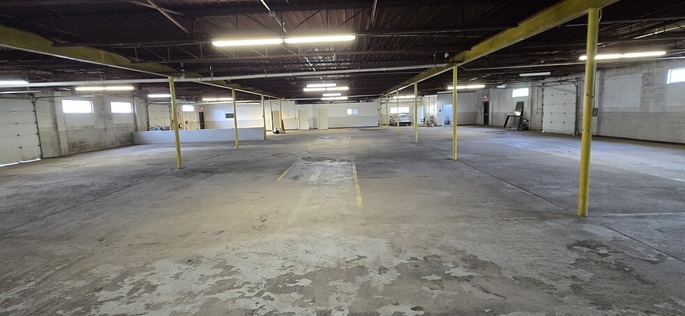 More Photos Of 5160 Lakeshore Rd, Lexington Warehouse For Lease