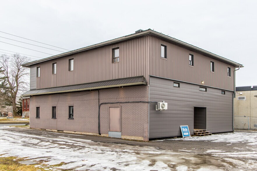 More Photos Of 1877 Merivale Rd, Nepean Office For Lease