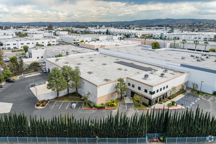 More Photos Of 950 S Hatcher Ave, City of Industry Distribution For Lease