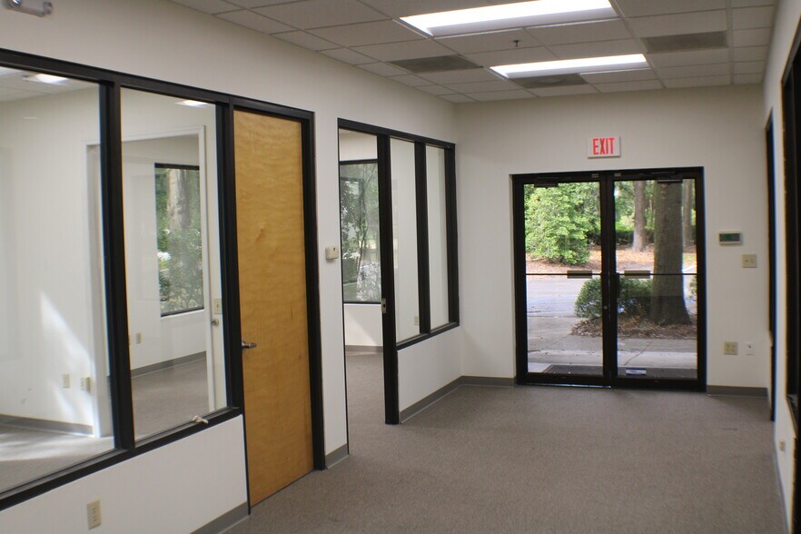 More Photos Of 1023 Legrand Blvd, Charleston Warehouse For Lease