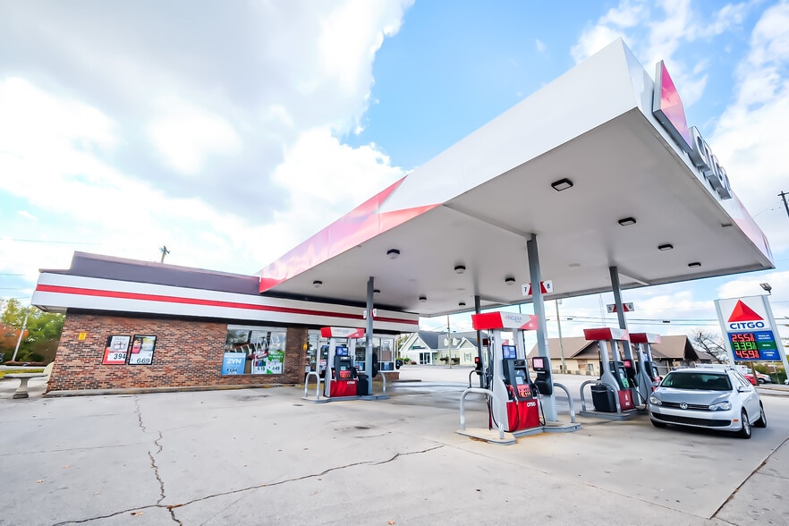 More Photos Of 605 S Washington St, Maryville Convenience Store For Sale