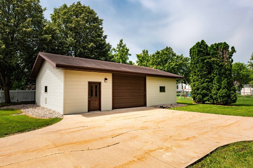 More Photos Of 229 Idaho St, Oshkosh Industrial For Sale