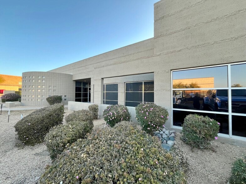 More Photos Of 8341 E Evans Rd, Scottsdale Warehouse For Lease