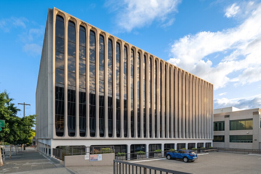 More Photos Of 100 W Harrison St, Seattle Office For Lease